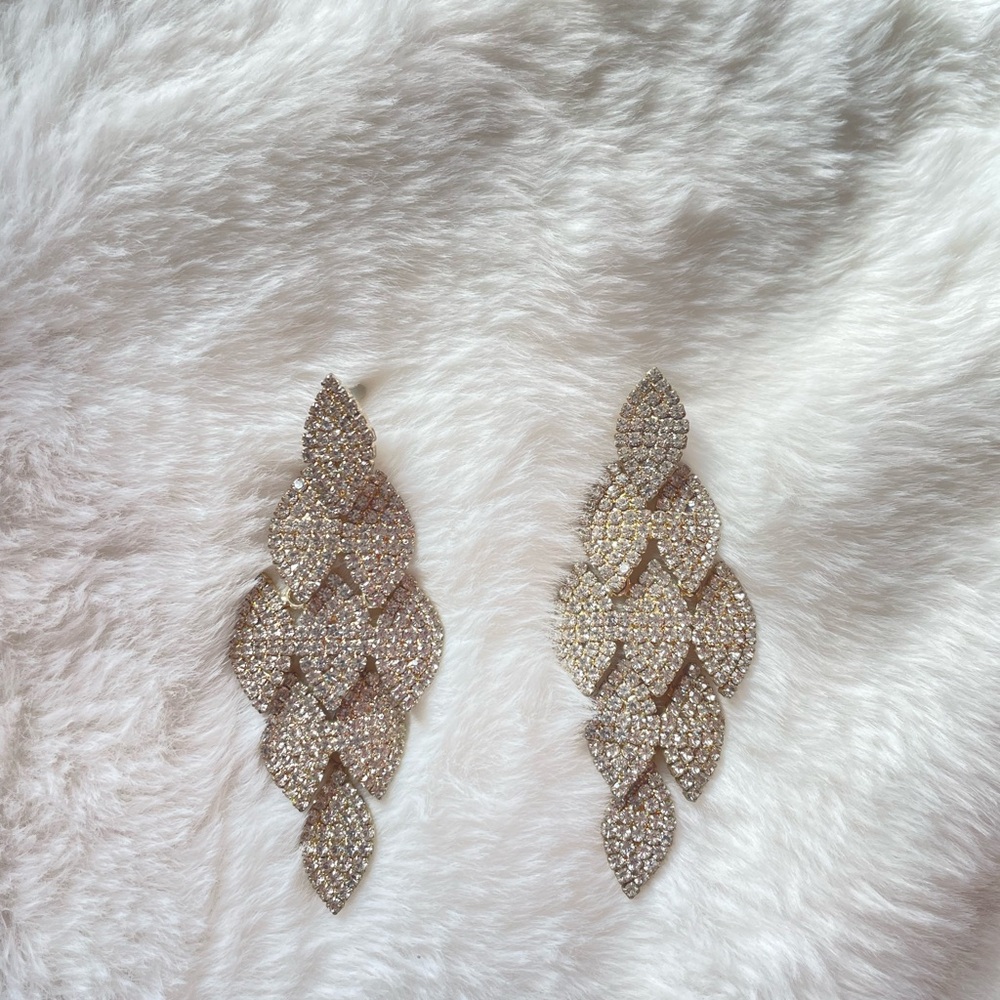 Elegant Gold Leaf Drop Earrings